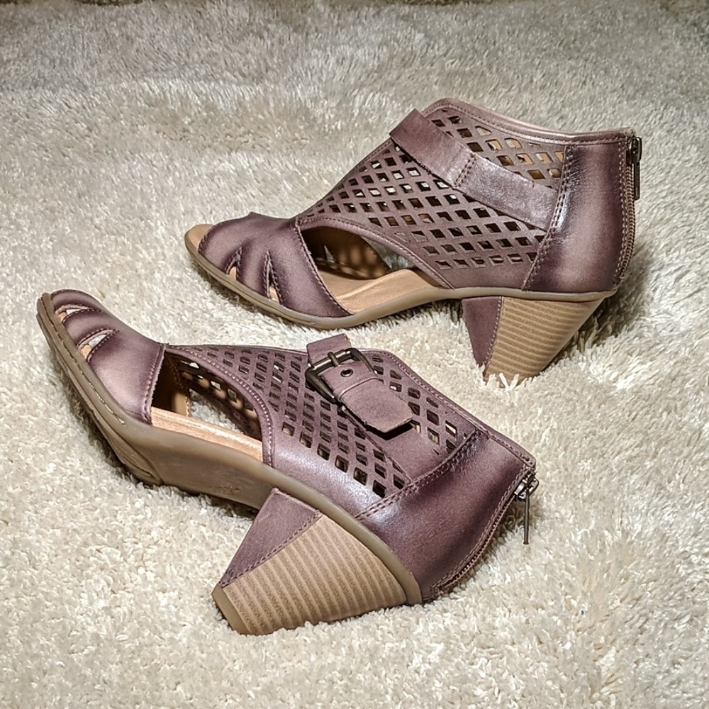 Earth Virgo - Women's Heeled Comfort Sandal